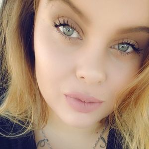 Meet your Posher, Ana